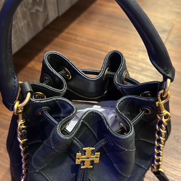 Tory Burch Pre Owned Black Fleming Soft Leather Bucket Bag with short/long strap - Picture 5 of 14